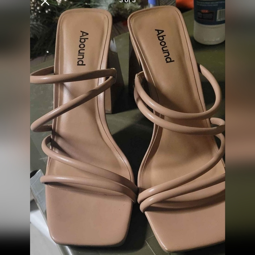 Abbound Heels - Size 9